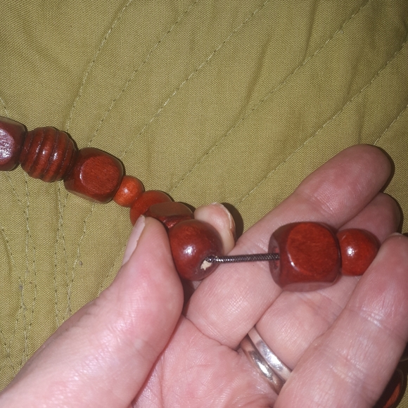 Wooden bead & flower choker - Picture 3 of 4